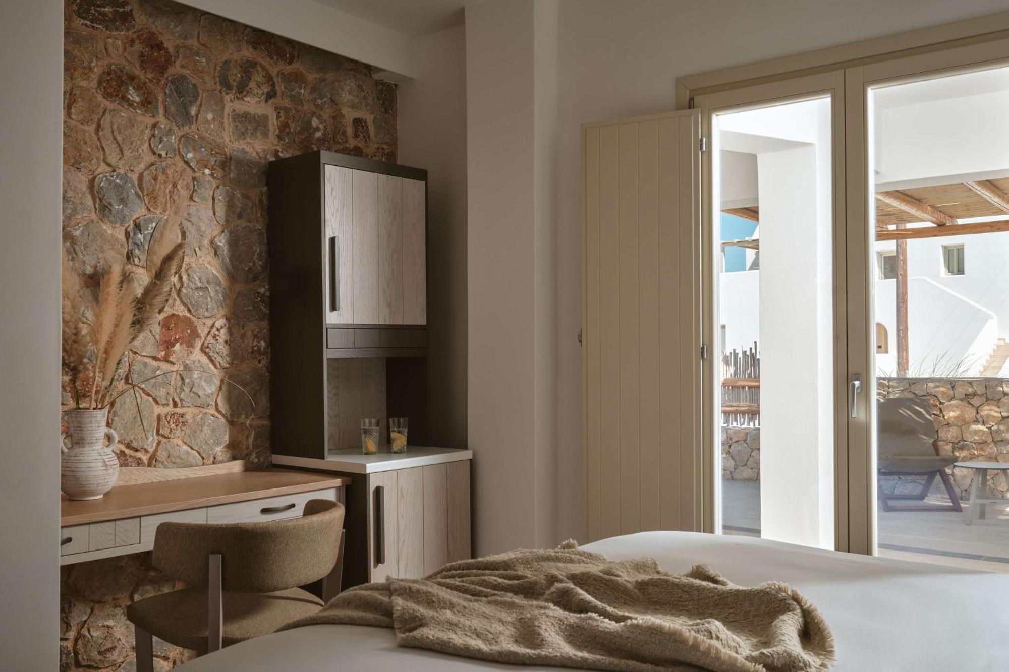 Sea Breeze Santorini Beach Resort, Curio By Hilton Agios Georgios  Ngoại thất bức ảnh